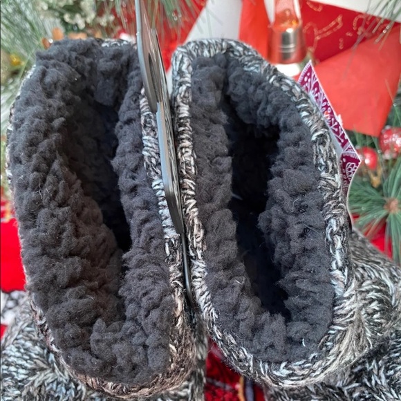 Women's Muk Luks Combertable Hazel Slippers - Picture 5 of 6